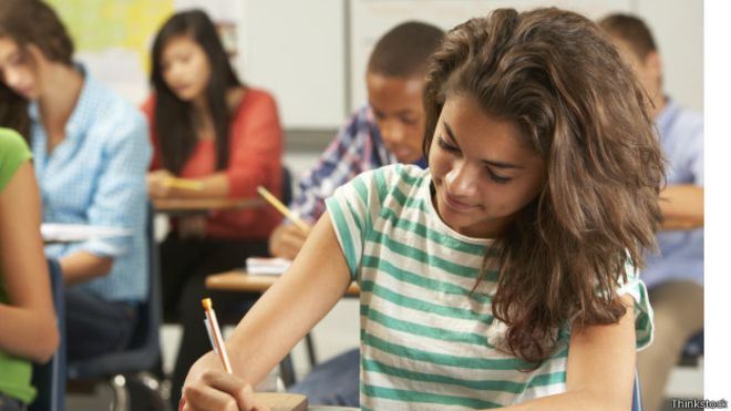 Baixo desempenho do Brasil em teste da OCDE revela também desigualdade de gênero na educação 150304133851_ocde_abre_624x351_thinkstock (1)