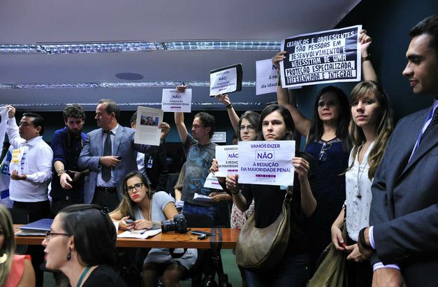 comissao-de-constituicao-e-justica-da-camara-dos-deputados-aprovou-pec-q (1)