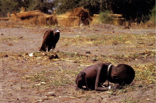 Diante da foto feita por Carter, no Sudão, em 1993, surgem questões éticas.