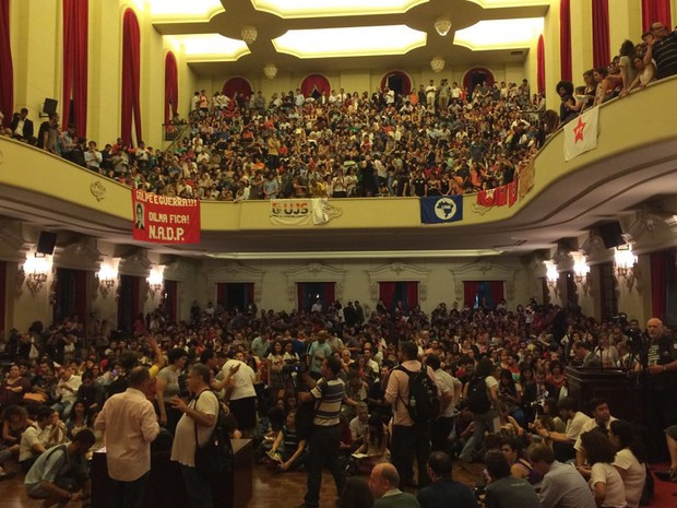 Grupo se reúne em salão da Faculdade de Direito do Largo São Francisco, no Centro  (Foto: Lívia Machado/G1)