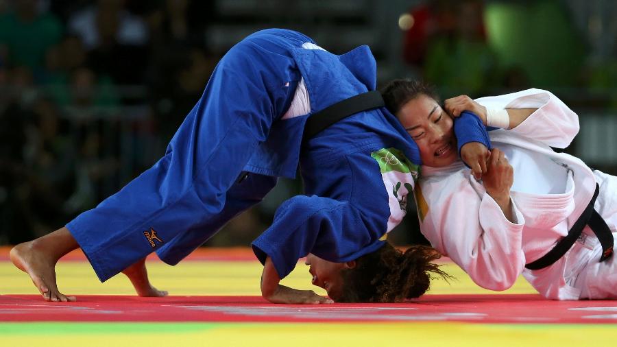 rafaela-silva-enfrenta-sumiya-dorjsuren-da-mongolia-na-decisao-do-ouro-no-judo-1470687341179_v2_900x506