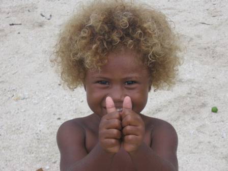 crianca-negra-loira-loura-3