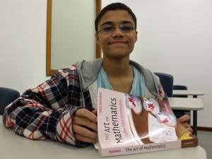 Daniel Santana Rocha tem 16 anos e cursa mestrado em matemática pura no Impa (Foto: Vanessa Fajardo/ G1) daniel-santana-rocha-cursa-
