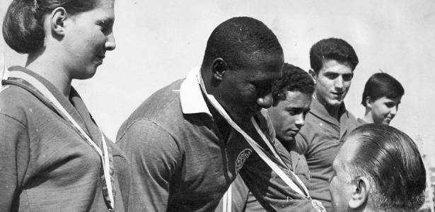 djalma-santos-e-homenageado-no-aniversario-de-50-anos-do-palmeiras-em-1964