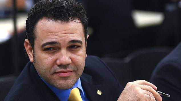 Comissão de Feliciano barra pensão a homossexuais