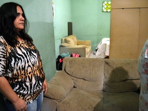 Mãe afirmou que o diretor a orientou a retirar garota da escola (Foto: Fernanda Zanetti/G1)