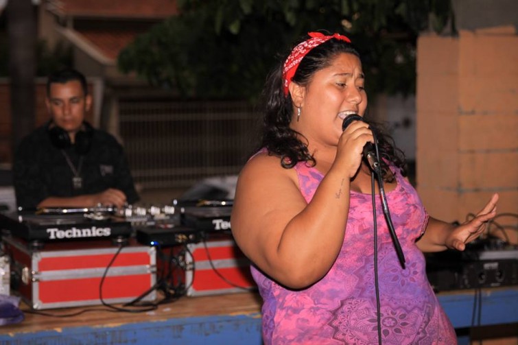 “Quantos shows de rap apenas com homens acontecem diariamente? E aí quando colocamos apenas as mina nos palcos somos chamadas de “feminazi” ou falam que estamos querendo dividir o movimento”, afirma Sara Donato