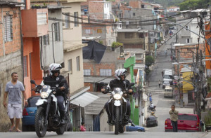 Na cidade de São Paulo e, em especial, nos seus bairros periféricos, o ambiente da rua é usualmente entendido como perigoso e arriscado: o duro é que esses riscos recaem sobretudo às mulheres.