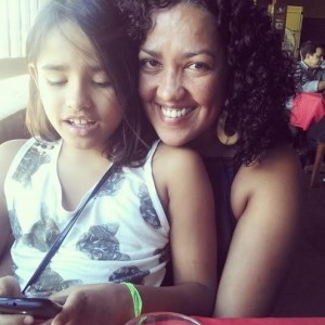 “A construção da identidade negra foi feita pela minha mãe desde que eu me lembre. Por eu ser negra de pele clara, ela investiu muito para que não houvesse dúvidas em minha cabeça”, diz Daniela da Silva, mãe de Maria Antônia