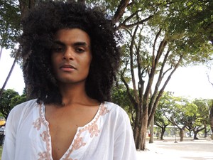 Joeb se emocionou com depoimento de criança (Foto: Thays Estarque/ G1)