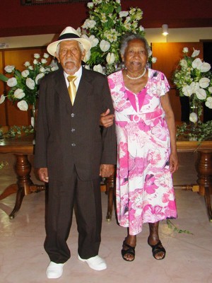 Casal em festa de formatura de duas netas em Vinhedo, SP (Foto: Jorge Vicente/ Arquivo pessoal)