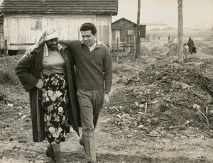 Carolina_Maria_de_Jesus_e_Audálio_Dantas_na_Favela_do_Canindé._São_Paulo_1961_-_foto_Acervo_Acervo_Ruth_de_Souza