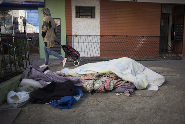 Grade que chegou a ser instalada em Porto Alegre para evitar população em situação de rua (Bernardo Jardim Ribeiro/Sul21)