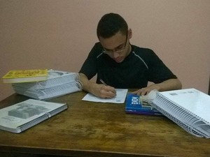 Jorge levou o crucifixo que ganhou da avó como amoleto da sorte (Foto: Divulgação/Jorge)