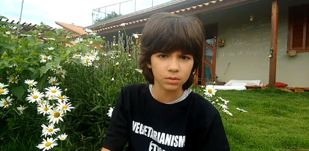 diego-naropa-em-gravacao-de-seu-programa-para-o-canal-mini-vegano-do-youtube-1461769369152_615x300