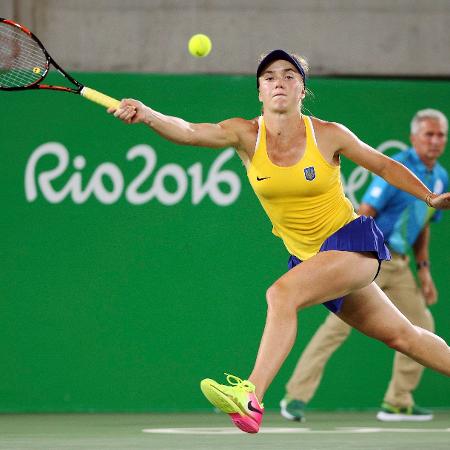 svitolina-da-ucrania-rebate-bola-na-partida-contra-serena-williams-1470784167762_v2_450x450