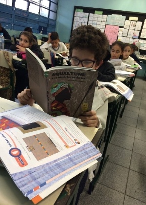aluno-da-emef-frei-francisco-de-montalverne-le-livro-sobre-aqualtune-1473692241519_300x420