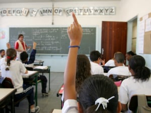 GS7J3696 - EMEF GARCIA D` AVILA - SÃO PAULO SP - 20/06/2007 - VIDA & EDUCAÇÃO - Cenas da Escola Municipal de Ensino Fundamental Garcia D`Avila, no bairro da Casa Verde, zona norte da capital paulista. Na foto, aula de História do primeiro ano do Ciclo 2. FOTO DIGITAL ED VIGGIANI/AE