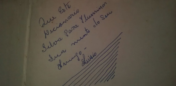 Dedicatória do 1º livro do professor: "Que este dicionário 'silva' para iluminar sua mente', assinada por seu amigo Anísio