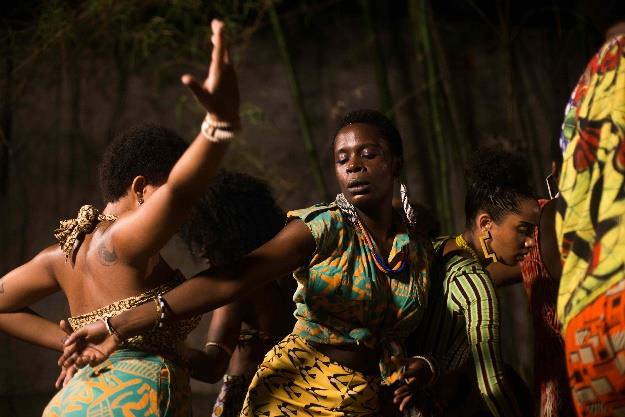 18. Frame do filme KBELA. Yasmin Thayná, 2015. Foto: Alile Dara.