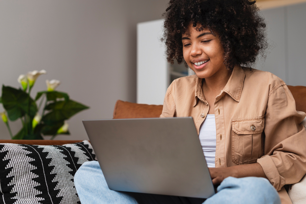 Geledés desenvolve o projeto autoproteção digital para meninas e mulheres negras